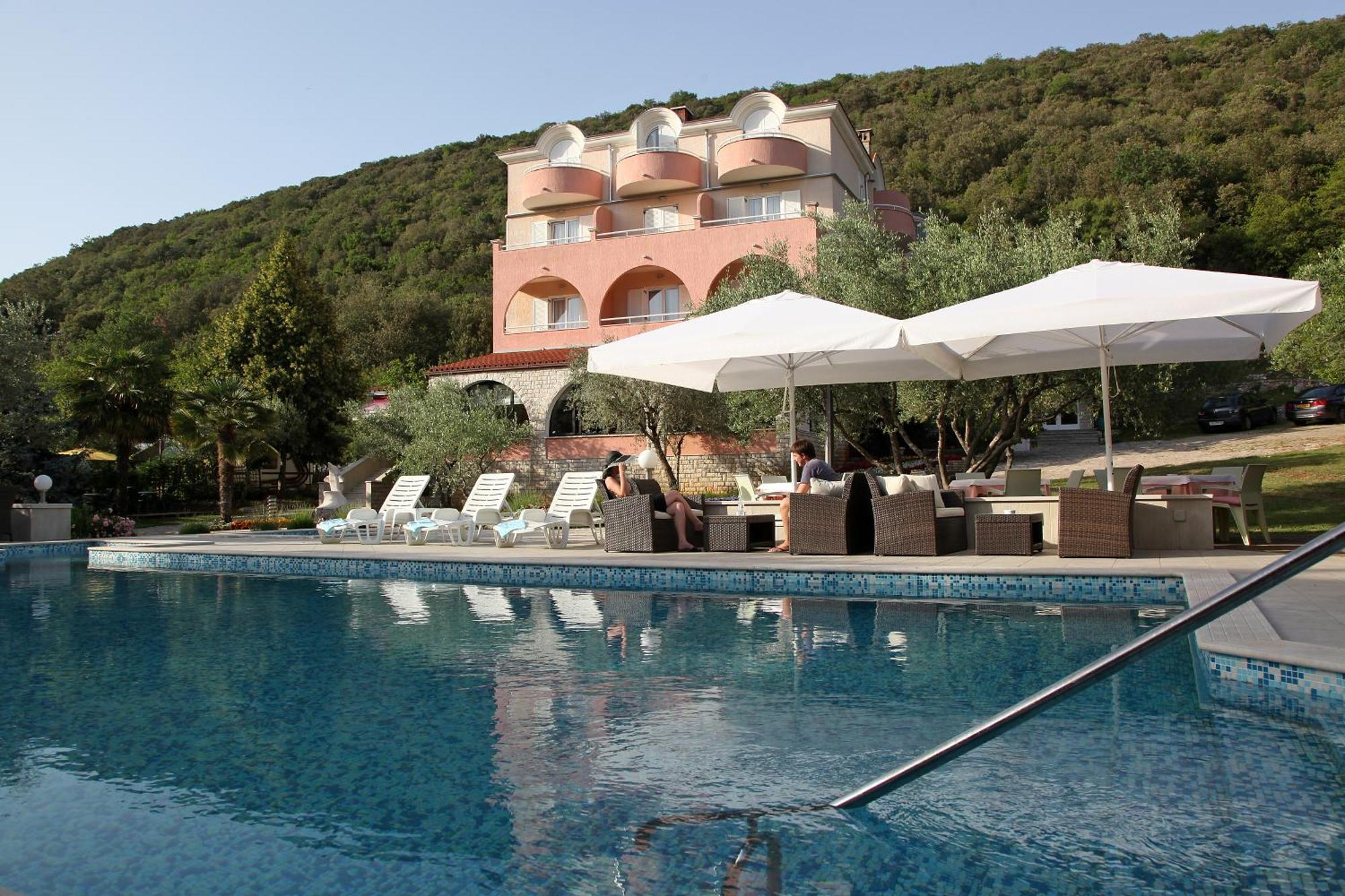 Hotel Carmen Krnica Exterior photo