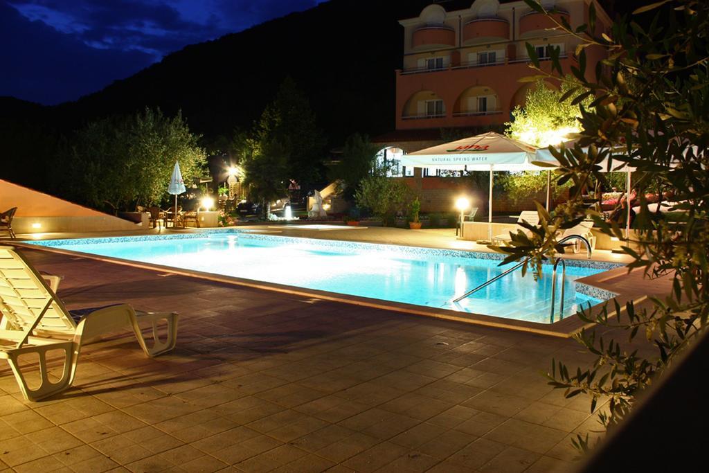 Hotel Carmen Krnica Exterior photo